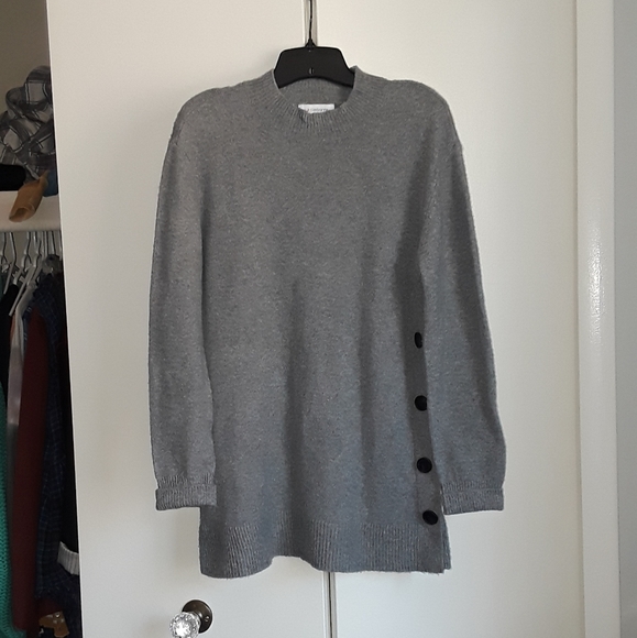Liz Claiborne Sweater Buttons at the Side - Picture 1 of 5